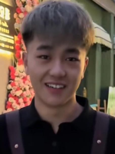 女生不远千里来见异地男友,这下真的是“幸福麻辣烫了”