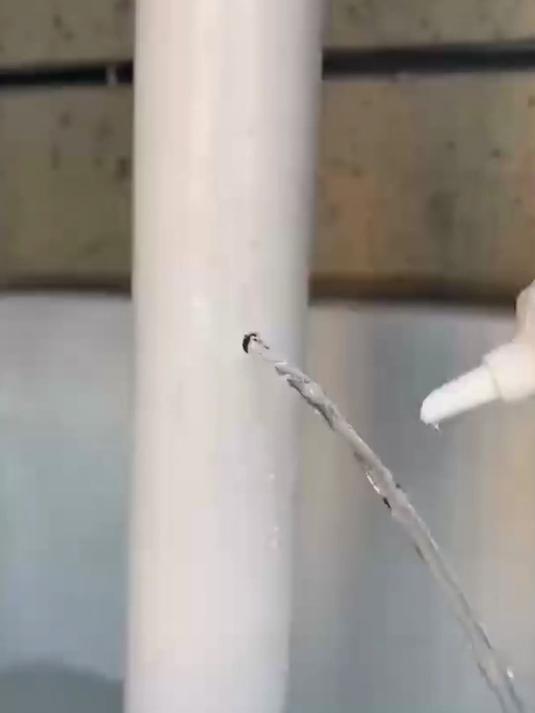 带水堵漏胶,水中胶粘玻璃鱼缸漏水修补专用胶水