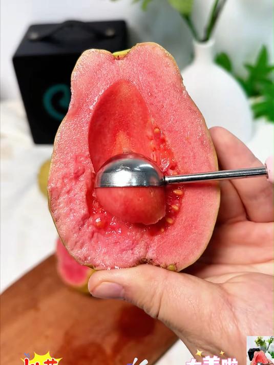 口感像奶油冰激凌的红心软芭乐,软糯香甜果肉特别丝滑