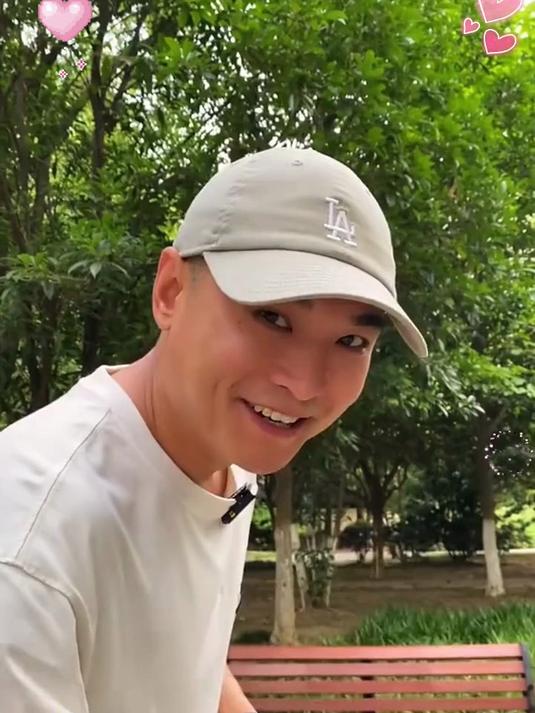 八爪鱼支架+蓝牙遥控,拍摄不受限,创意自拍一手搞定!