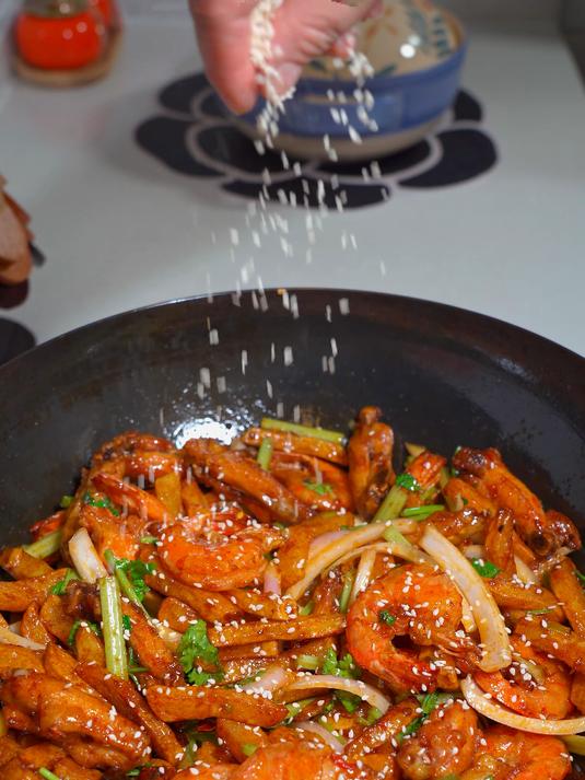 干锅鸡翅虾，真的巨巨巨好吃，干香入味，外酥里嫩