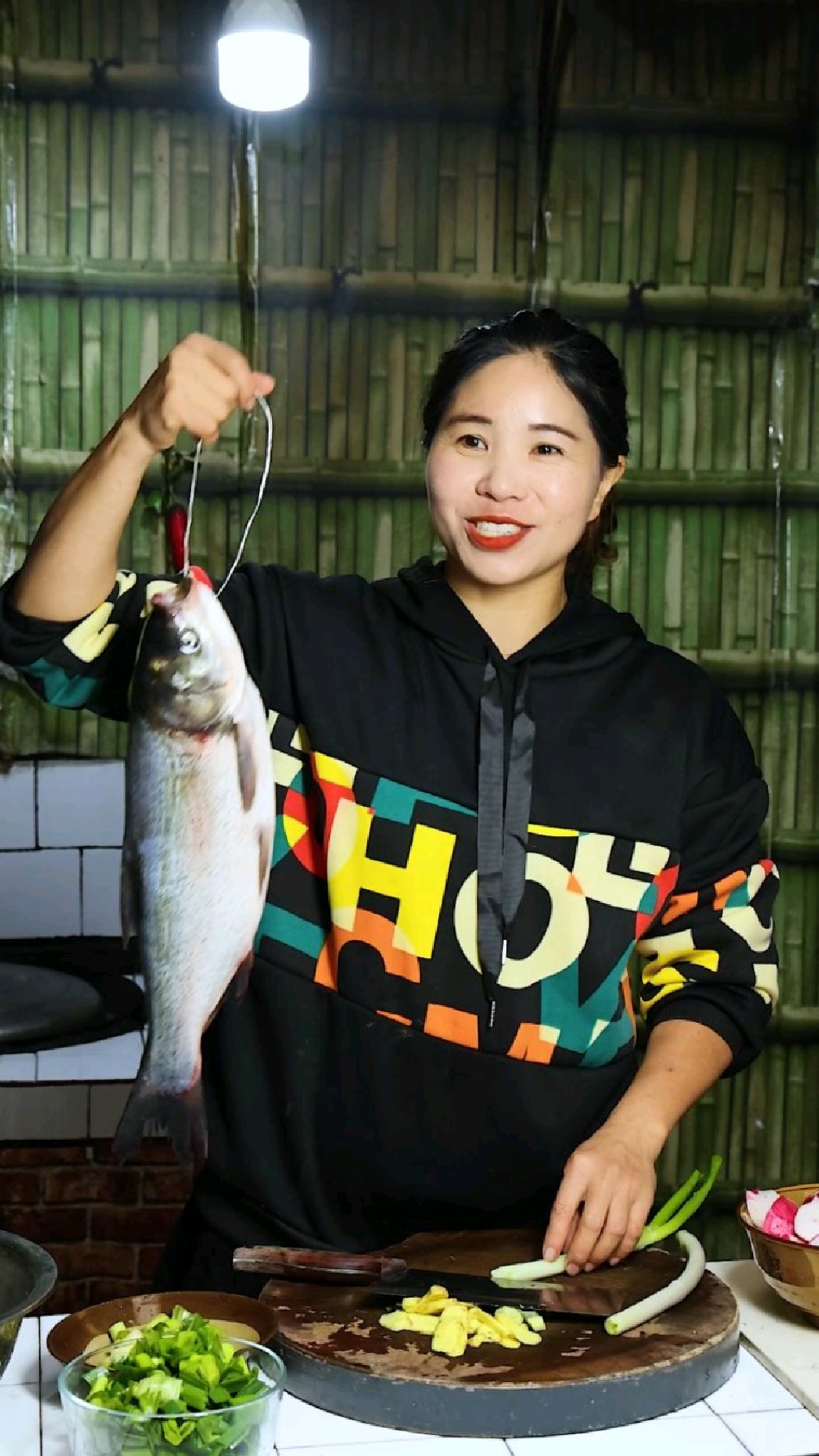 天气冷了,种的萝卜也红透了,皮皮虾我们走,带你去见萝卜头!