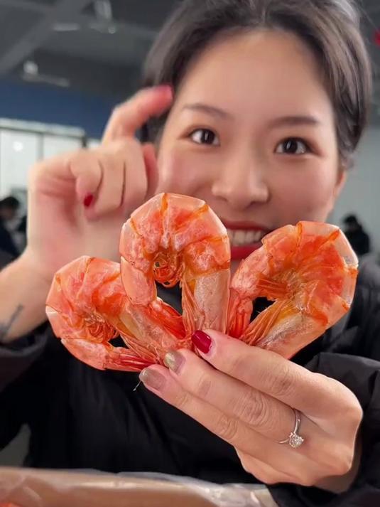 海虾烤干，保留了虾的营养，挺好的