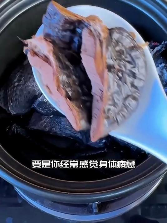 别等降温才炖!灵芝乌鸡汤提前炖好,连出门的底气都足了!