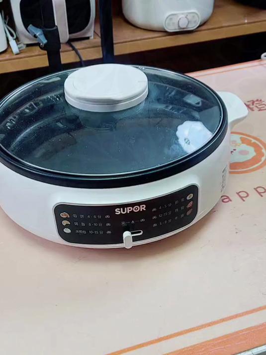 家里备一款这样的电煎锅,用它煎肉烙饼吃火锅都可以