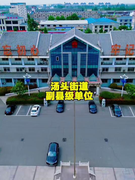 临沂河东汤头办事处,没有门禁,汽车随意进