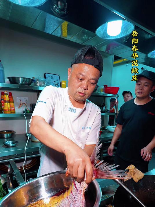 岳阳家烧6斤大鳊鱼。湖南岳阳淡水鱼烹饪天花板