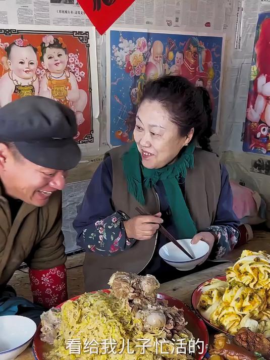 木匠炖的猪尾巴，酸菜炖大棒骨嘎嘎香