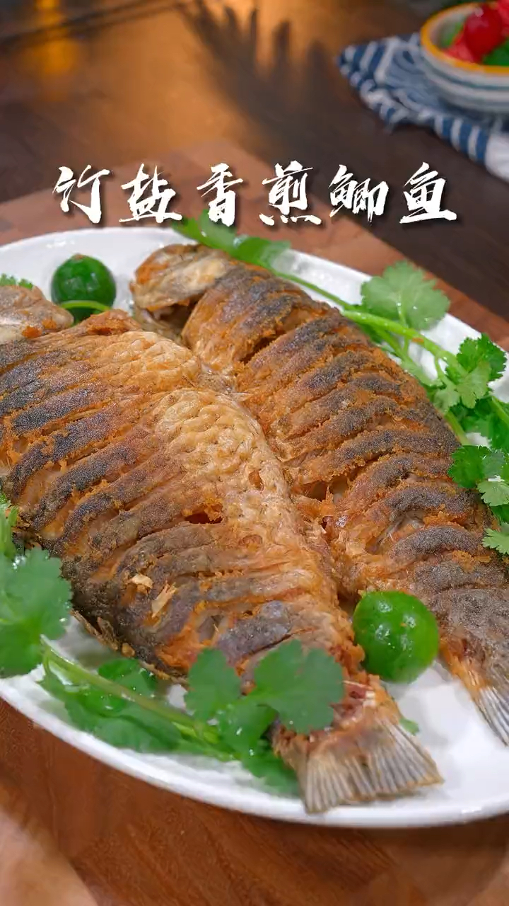 鲫鱼买回来你就像我这样做,只要吃上一口就会爱上它,外酥里嫩真的太好吃了