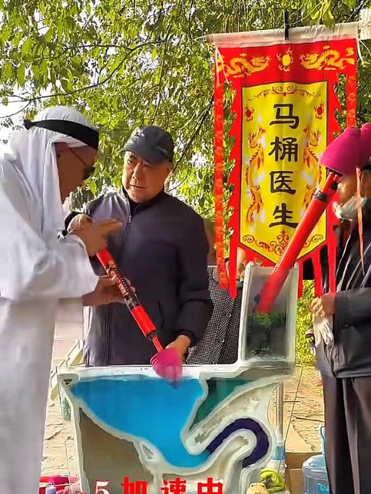 家里马桶,洗菜池,下水道经常堵的可以备上这个疏通器,打气就通