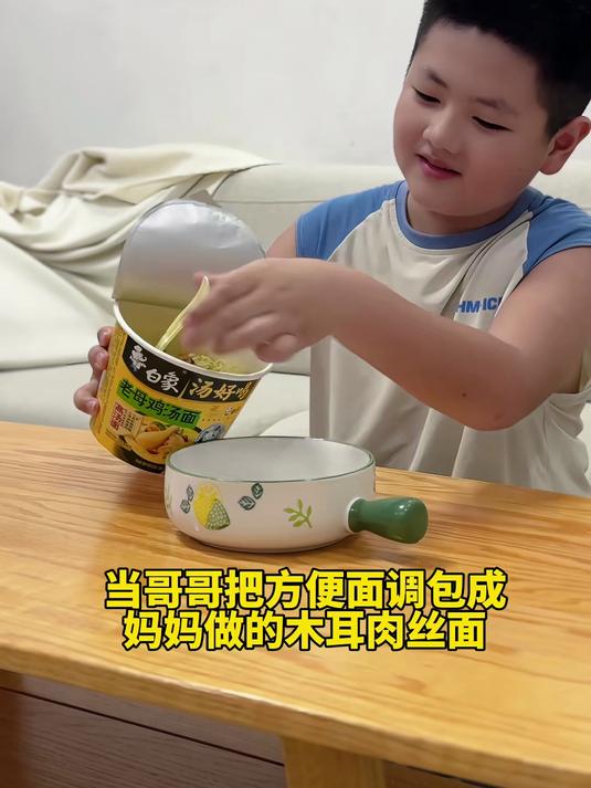 但凡有个幼儿园文凭,也不至于天天被哥哥骗啊