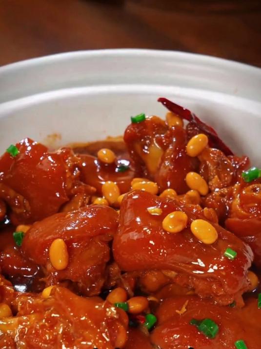 这才是红烧猪蹄软糯不腥的做法