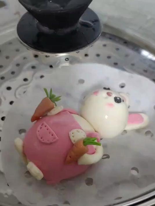 来不及剪了,小白兔教程在下个视频哦,先睹为快 花样面食