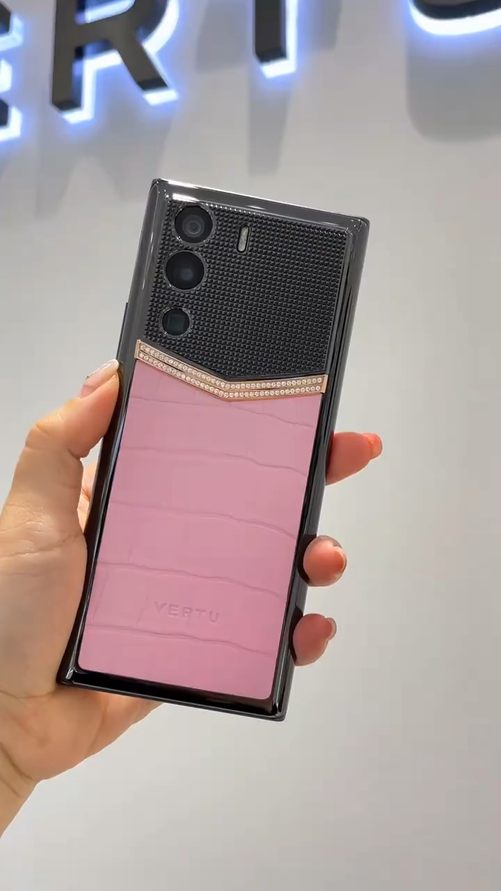 高定版巴黎钉黄金V镶钻粉色鳄鱼皮,VERTU威图新款