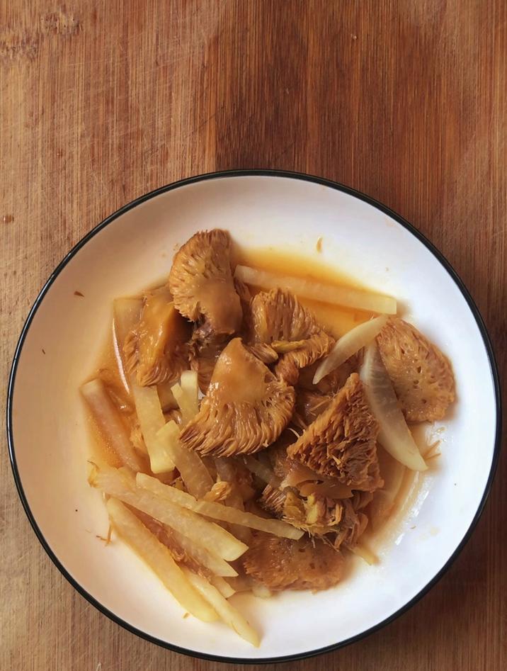 猴头菇怎么做好吃,分享一道猴头菇炒白萝卜