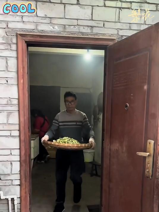 麻辣鲜香脆嫩爽口的手工榨菜片来了