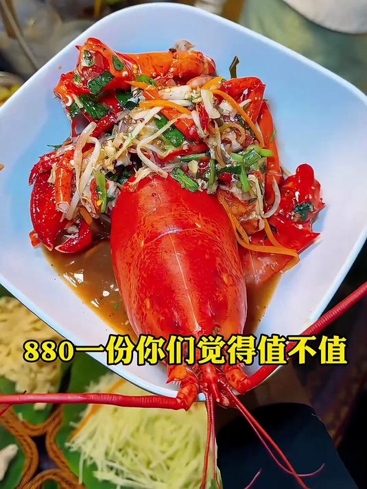 云南街头舂龙虾，880块一只！