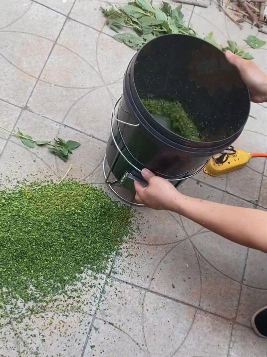 碎菜细腻不卡顿,出菜口加装出菜更方便,碎菜机