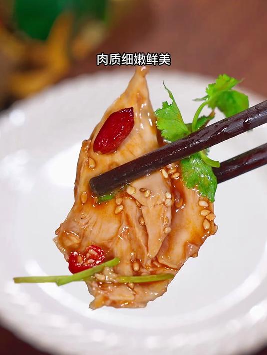 年夜饭的餐桌上来一道这个椒麻手撕鸡