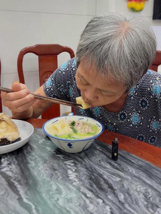 鱼胶促肉汤，简简单单的潮汕清汤