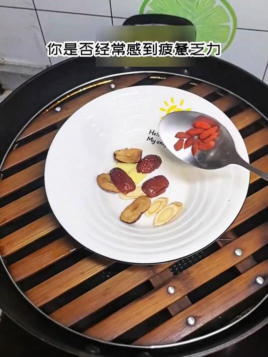 孕妇养生食谱,日本黄芪枸杞蒸鸡蛋温和补营养