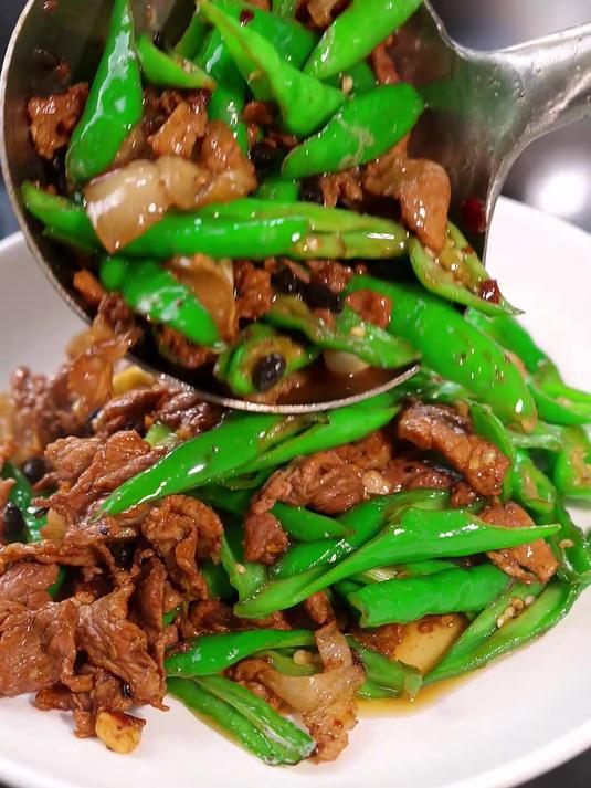 湖南本地乡里土厨的辣椒炒肉一定要加野山椒豆豉,湘菜小炒的灵魂