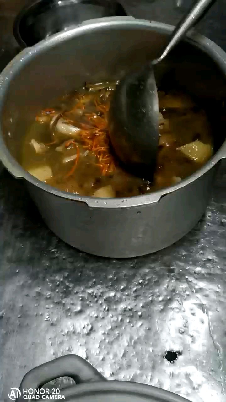 云南野山菌老母鸡