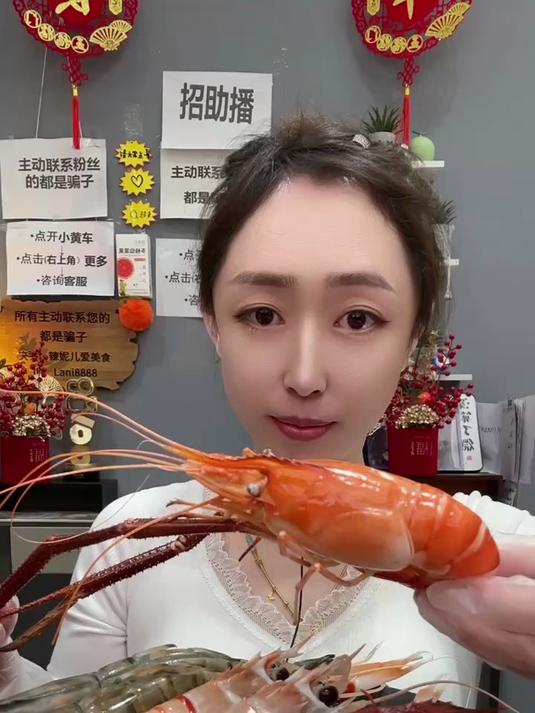 龙虾大拼盘,各种都有。你都吃过哪些?