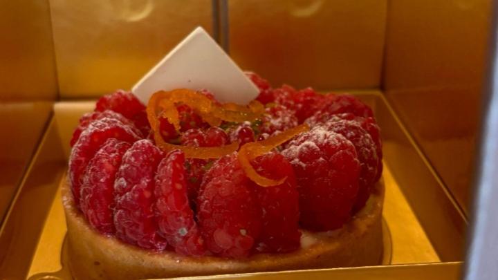 198元买的宝格丽蛋糕疑发霉,当事人发声:商家的态度让人气愤 