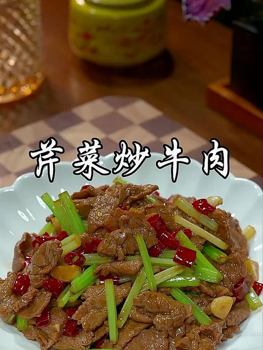 以后想吃小炒牛肉,自己在家做,做法简单,香辣入味,牛肉滑嫩