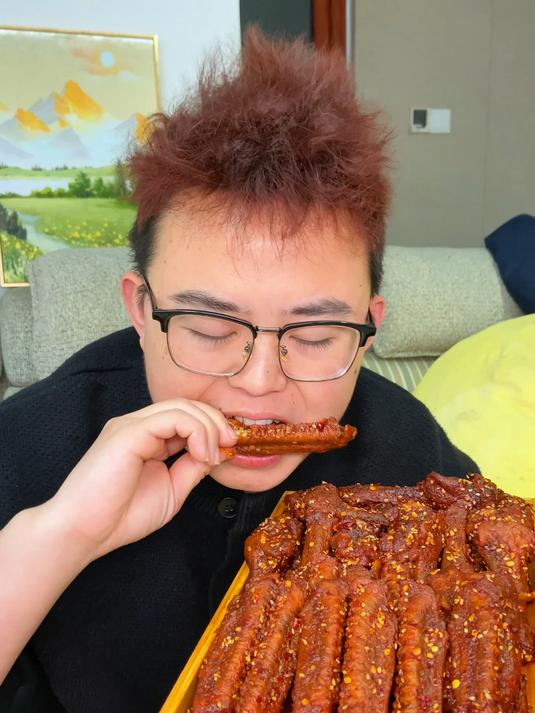 一起来见证一场因为鸭货零食的复仇计划！#零食推荐# #鸭翅中# #鸭翅根# #好吃推荐#