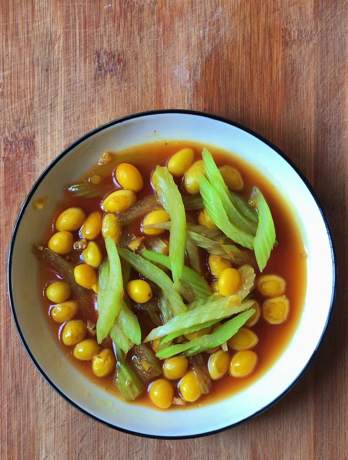 银杏果怎么做好吃,分享一道银杏果炒芹菜