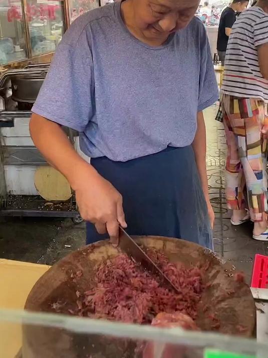 西安回民街的牛肉夹馍