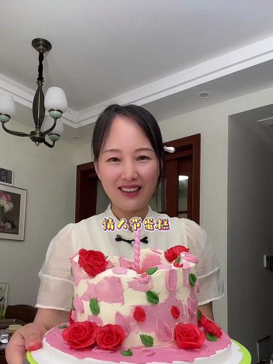 情人节怎么能少了鲜花和蛋糕呢 今天挑战一个超高难度的玫瑰蛋糕