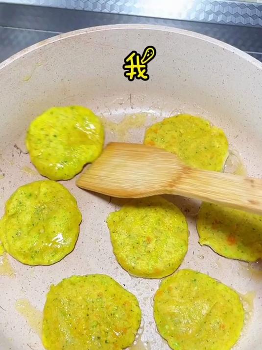 吃不完的馒头做成蔬菜饼吧 好吃又营养