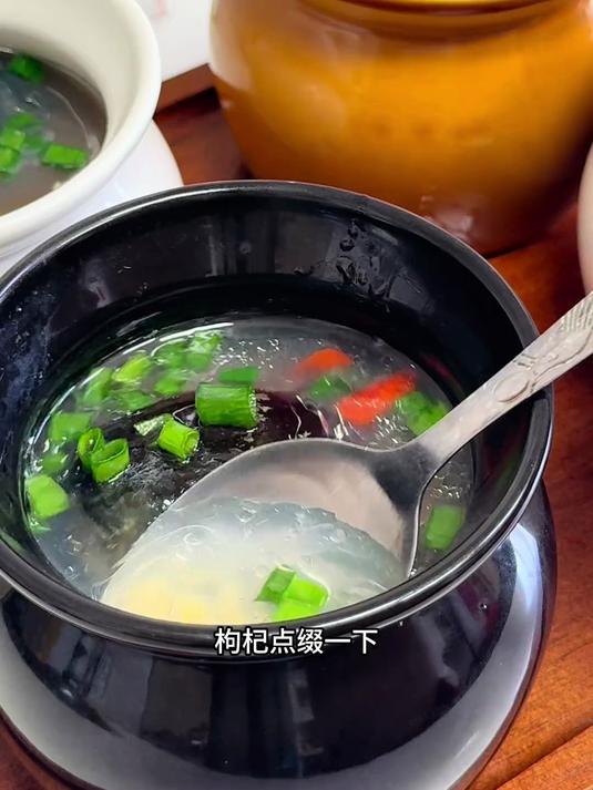 江西瓦罐汤中的天花板 皮蛋肉饼汤 汤鲜美味，和榴莲一样神一样的存在#记录生活#