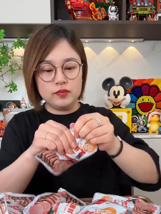 这个法式酱鹅肝个大饱满,口感细腻,微辣不腥腻,越吃越香!