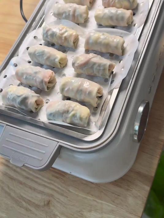 一岁以上宝宝版高钙素三鲜春卷安排起来!