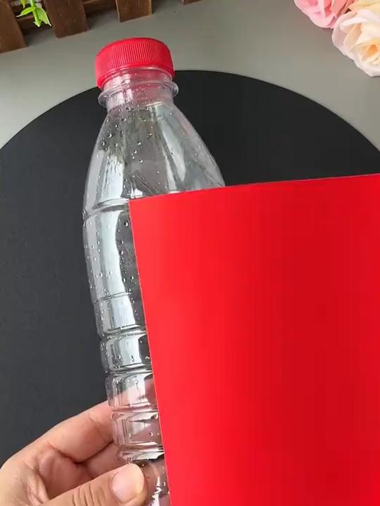 家里矿泉水瓶不要丢,一起做国庆节喜庆的飞机,非常简单