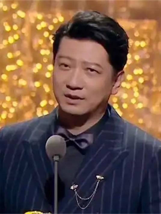 不愧汤唯的前男友！49岁田雨台上发言，话里话外透露着儒雅气质！