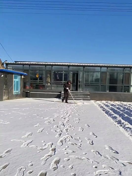 下雪了吃铁锅炖大鹅