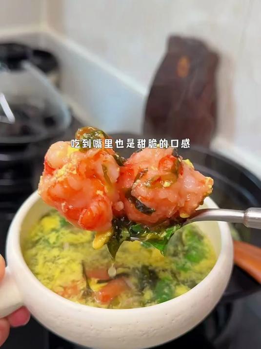 又鲜又香的虾滑紫菜蛋花汤 虾滑脆脆弹弹 小朋友一顿能喝两大碗