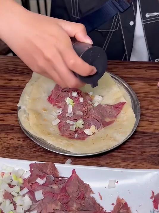 这家牛肉卷饼是真好吃啊!