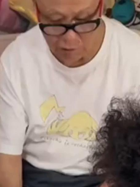 妈妈花20个小时亲手给女儿做全套cos服,从裙子到假发到道具