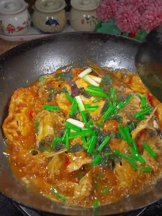 香辣入味的黄焖黄骨鱼，汤汁都能下两碗米饭