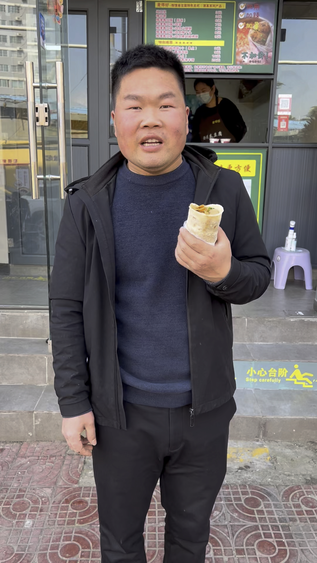 许昌特色美食烙馍卷豆腐,吃着真得劲