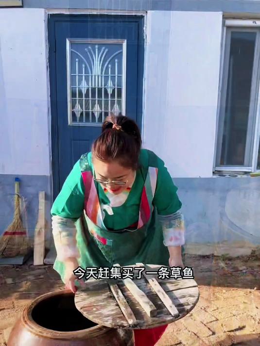 猫冬今天赶集买了一条草鱼，琢磨着做一个烤鱼吃
