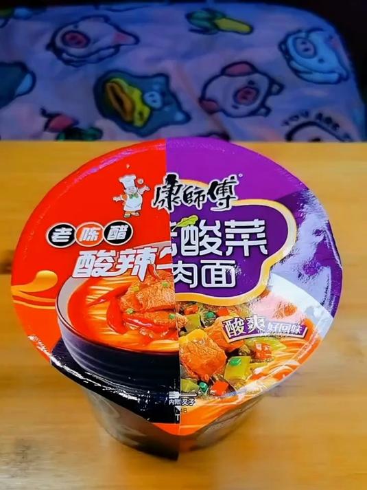 当老坛酸菜遇上酸辣牛肉 泡面 老坛酸菜面 红烧牛肉面