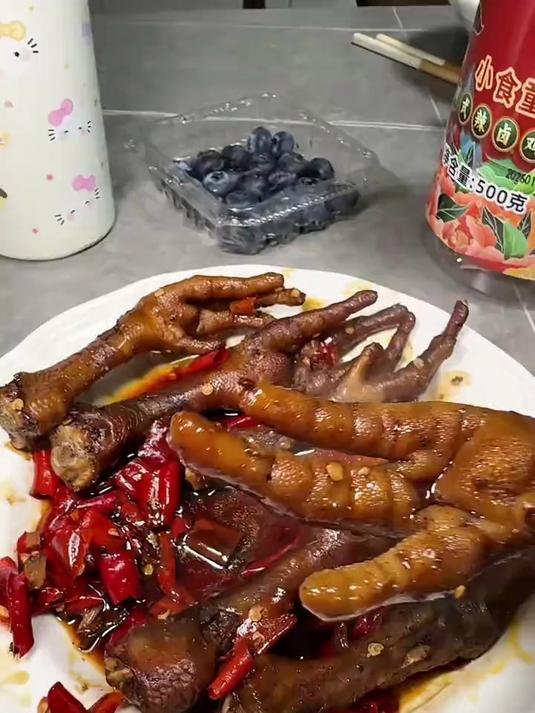 商家求求你做点宣传吧_和某黑鸭一个味儿_好吃到跺脚_简直香麻了辣卤鸡爪_小食童_卤鸡爪_解