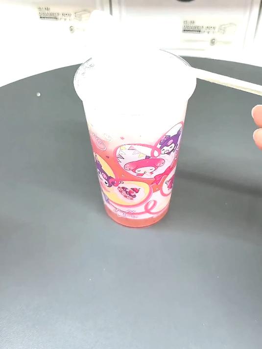 今天来玩三丽鸥奶昔杯咯,最后做出来的配色也超级好看